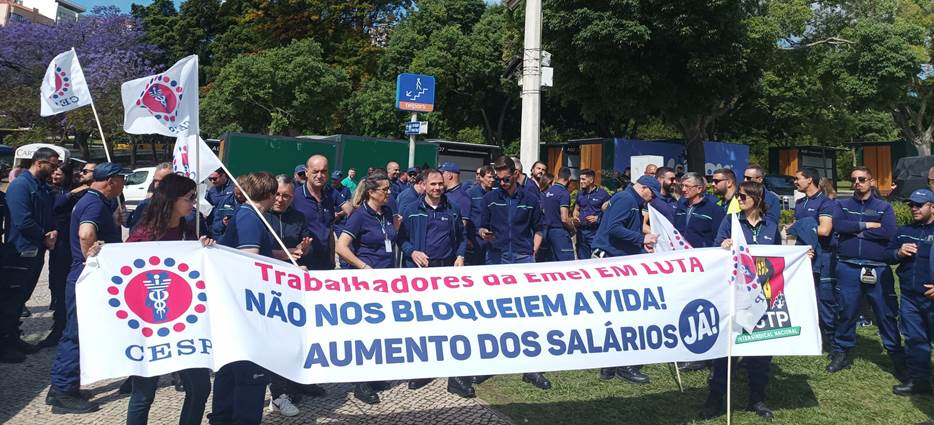 trabalhadores da EMEL no primeiro dia de greve