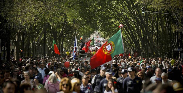 bandeira25abril